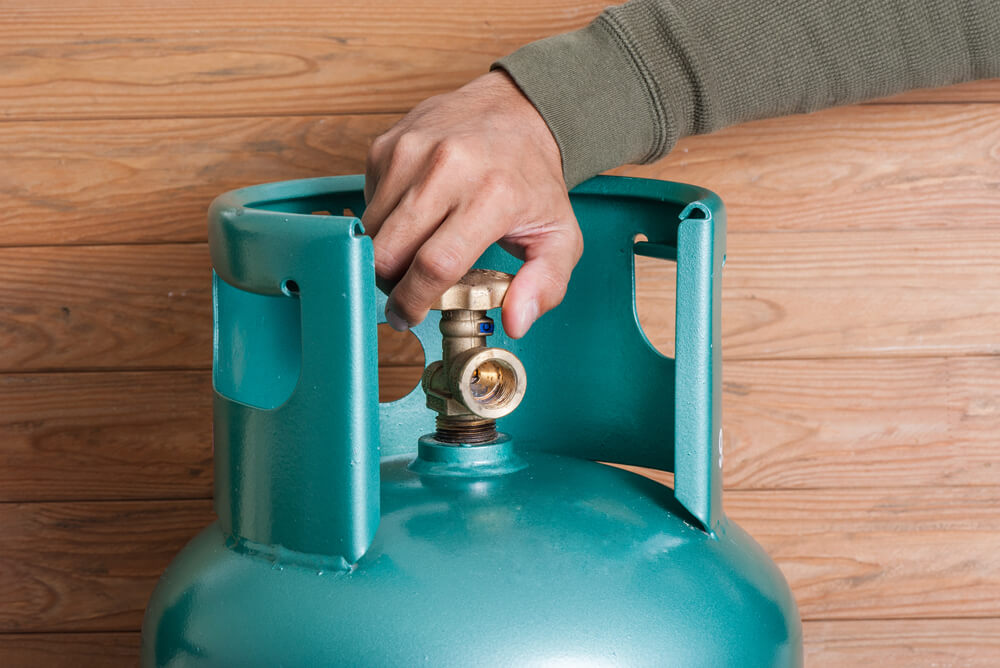 man using lpg gas cylinder