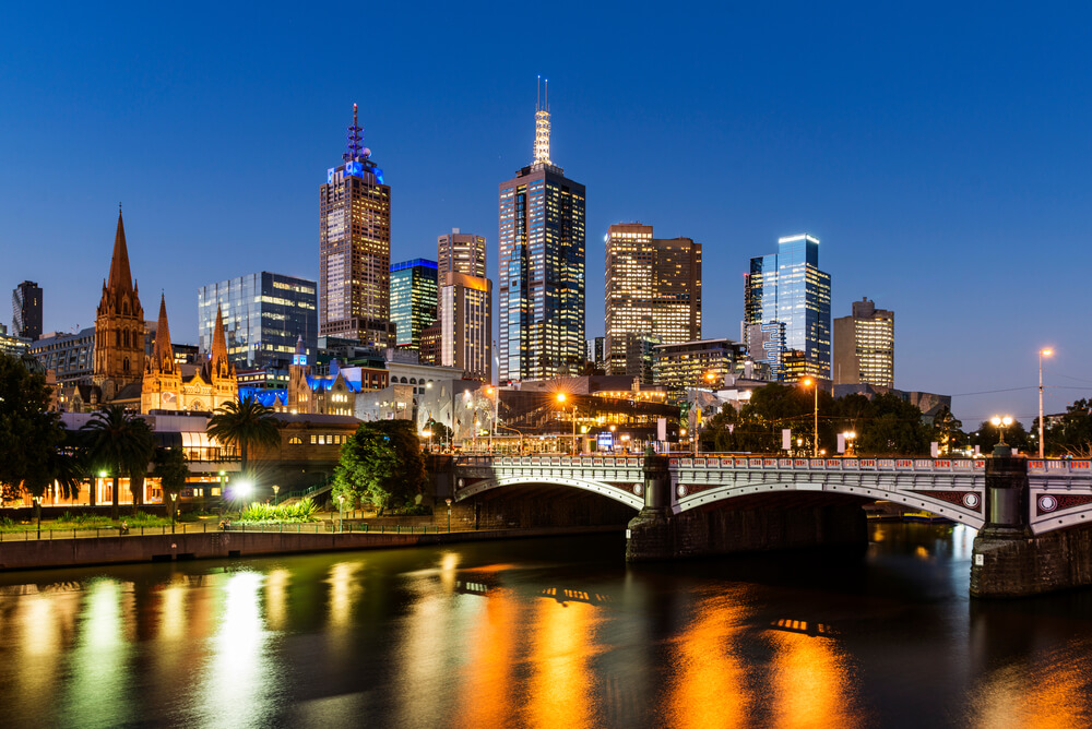 Dusk usage of electricity in Melbourne showing the CBD skyline representing cheapest electricity Melbourne